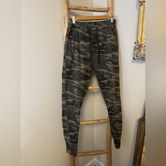 Across The Pond Men Green Camoflouge Tapered Stretch Camo Cargo Pants Size S - Picture 4 of 7